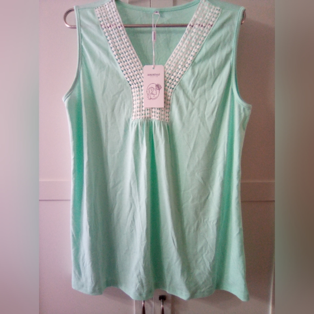 Xieerduo Fashion Aqua Tank Top V Neck Sleeveless Size M NWT